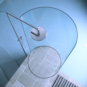 Doccia bordo piscina su misura